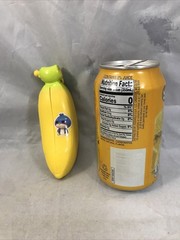 BANANA BUNCH Pawka Penguin Figure & Yellow Banana 2018 Cepia Loose
