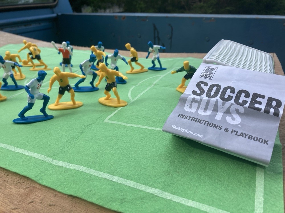 Soccer Guys Yellow/Black vs Blue/White Sports Action Figures That Inspire USED