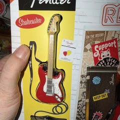 -Mga Miniverse Real Music Record Shop With Exclusive Fender-In Hand