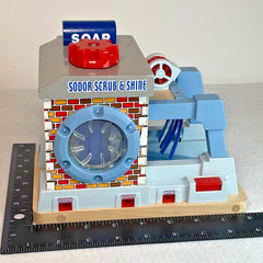 Thomas Wooden Railway Sodor Scrub & Shine 2004 w/ 2 RR Signs – No Sound/Lights