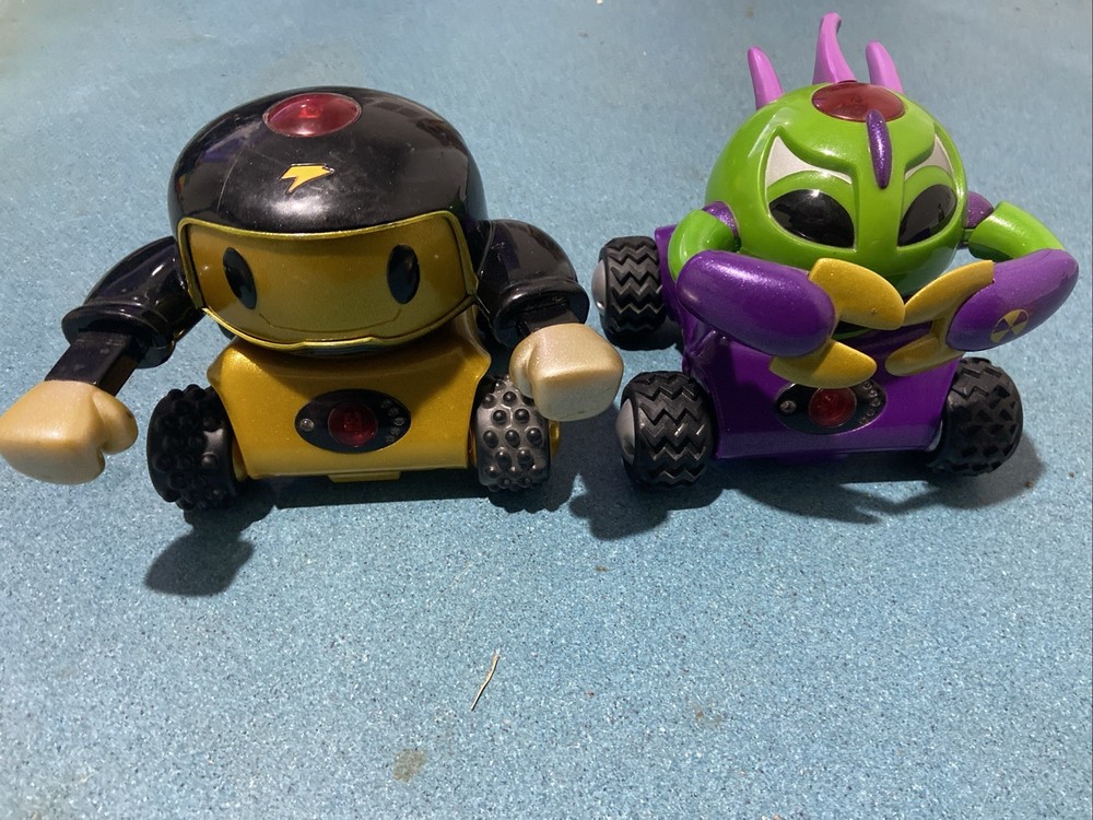 RUMBLE ROBOT Lot Of 2 Battle Bot Mix Team Fight Toy No Remote Turns On And sound