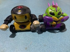 RUMBLE ROBOT Lot Of 2 Battle Bot Mix Team Fight Toy No Remote Turns On And sound