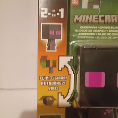 Minecraft – Flippin’ Figs – 2-in-1 – Enderman + Grass Block (Mattel Ages 6+)