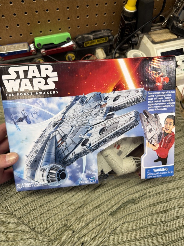 Hasbro Star Wars The Force Awakens Millennium Falcon 11 in Prototype – B3075