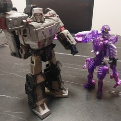 Transformers Netflix War For Cybertron Spoiler Pack Megatron & Skelivore