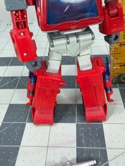 Transformers Studio Series 86 Ironhide Voyager Class Figure with 1 weapon