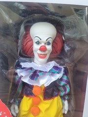 READ Mezco Roto Plush It Pennywise 1990 Large 18″ Doll Stephen King Horror Movie