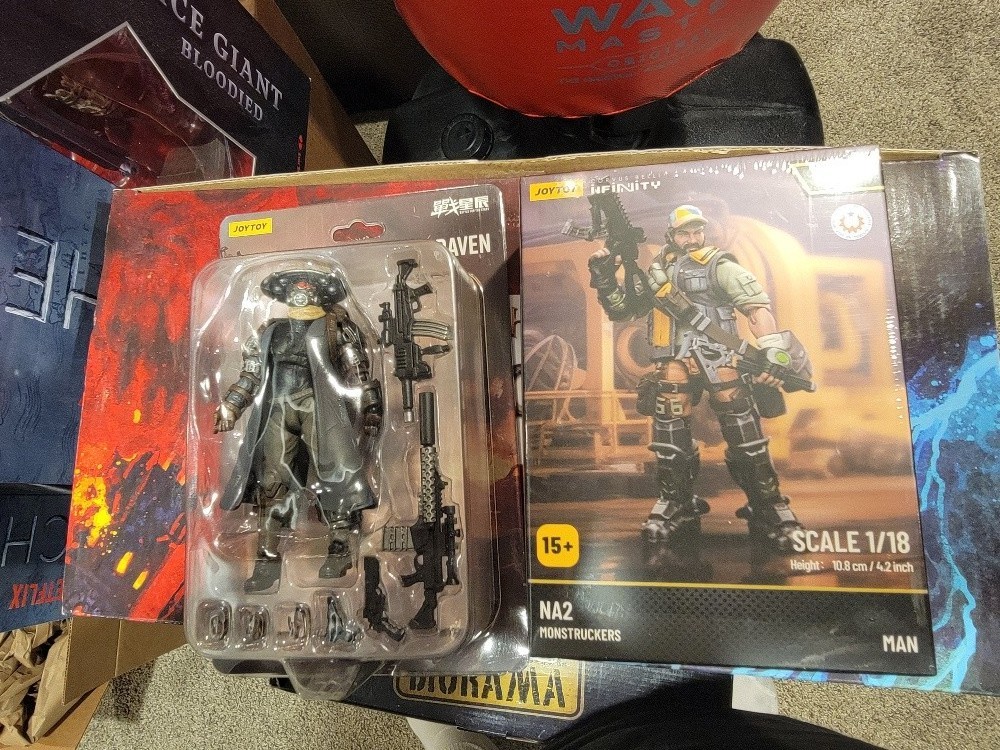 JoyToy Infinity NA2 Monstruckers and Shadow Jaeger Squad Raven (1/18 Scale) -NEW
