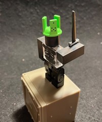 ROBLOX 1x1x1x1 Series 2 Figure with BOX Green Crown Black Sword NO CODE