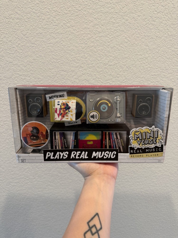 MGA’s Miniverse Real Music Record Player Mini Collectibles Mini Playable Record