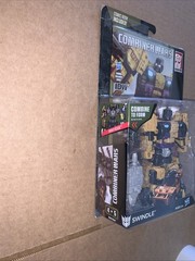 Transformers Combiner Wars Deluxe Class Swindle Combaticon Bruticus NEW MOSC