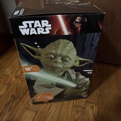 Star Wars Legendary Yoda. Fully interactive model, NEW in Box.