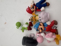 Jakks Pacific Super Mario 4 Inch Lot of 6 Action Figured Mario Yoshi Mushroom