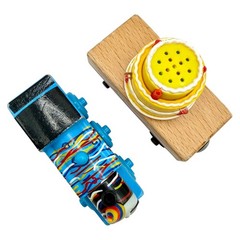 Thomas & Friends Wooden Railway Birthday Thomas with Musical Cake Cargo Y4501