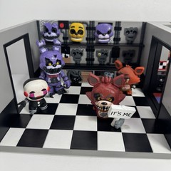 Five Nights at Freddy’s FNAF Figure Lot Diorama & Mini Figures Bundle Toy Set