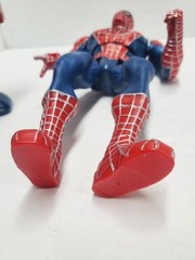*WORKS* Marvel 2002 SpiderMan Kicking Punching 13″ Hero Action Figure Tobey