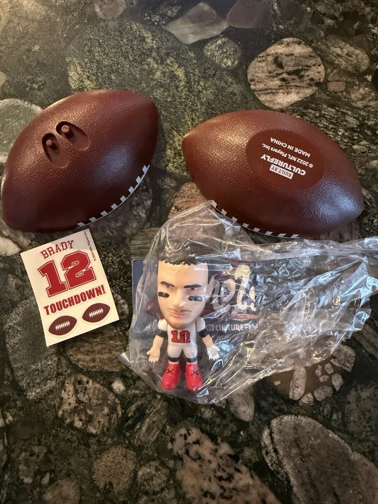 Smols NFL Superstars Blind Box Figures Series 2 Surprise – TOM BRADY #12 GoAT