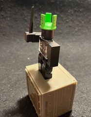ROBLOX 1x1x1x1 Series 2 Figure with BOX Green Crown Black Sword NO CODE