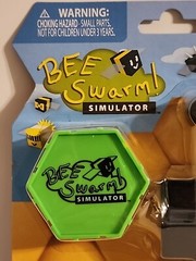 Roblox Bee Swarm Simulator Panda Bear 5″ Figure Pk w/ Mystery Bee & Honeycomb