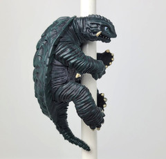 Hugging Gamera 1996 Green Version – 2″ Mini Gashapon Figure Gacha Genco
