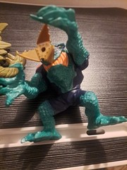 Street Sharks 2 Extreme Dinosaurs 1996 + 1 Street Shark Stegz Slash Bullzeye