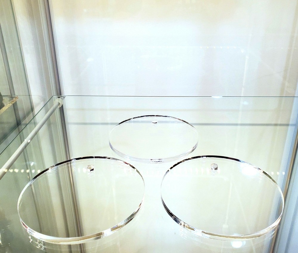 Clear Acrylic Mezco Flight Bases – set of 3