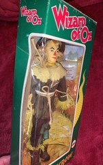 VINTAGE 1974 MEGO WIZARD OF OZ SCARCROW W/DIPLOMA ” 8″ DOLL W/ORIG BOX-NIB-NICE!