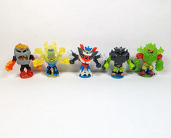 READ Akedo Battle Giant Boss Lot of 6 with Controller Bases Moose Toys