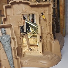 Vintage 1982 Indiana Jones – Well of Souls -WITH BOX!!! (2 bonus figures) Kenner