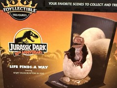 The Noble Collection Jurassic Park Toyllectible Treasure – Life Finds a Way NEW