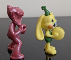 Poppy Playtime collectable mini figure Bunzo Bunny & Metallic Huggy Wuggy