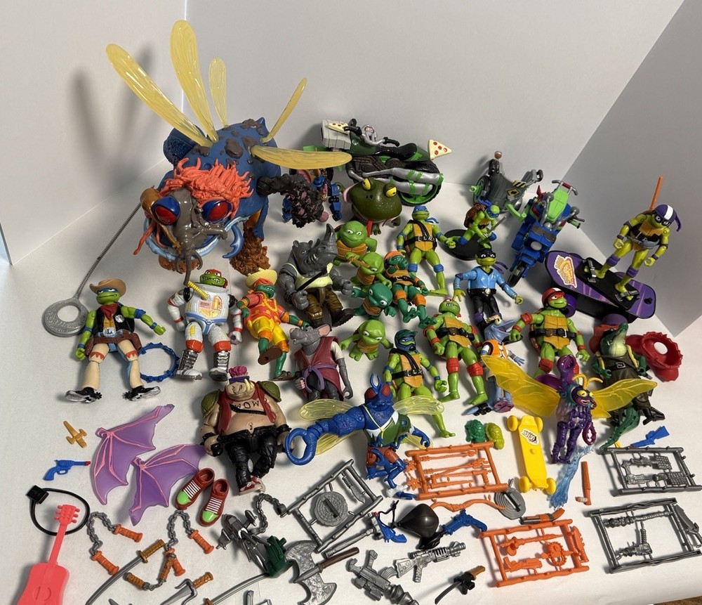 Lot of 25 TMNT Mutant Mayhem Action Figures + Weapons Accessories