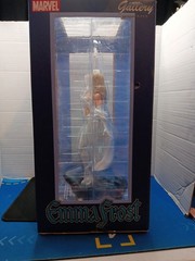 Diamond Select Marvel Gallery Emma Frost Diorama (Free Comic Book Day 2020)