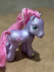 My Little Pony G3 PETAL BLOSSOM 2002 Hasbro Long Styled Pink Tinsel Hair