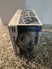 Dodge Magnum SRT8 Street Burner 1:25 REVELL Model Kit MIB NEW Unbuilt
