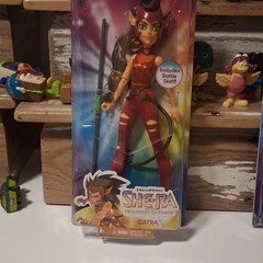 Mattel DreamWorks She-Ra Princesses of Power Catra Boxed Figure Battle Staff