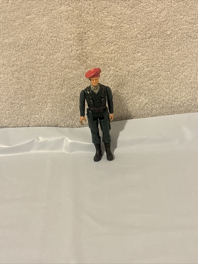 Vintage Military One Red Beret Solder Figure, Porto Play 1982 FREE SHIP