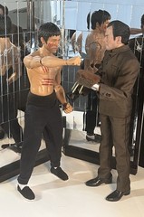 BRUCE LEE 1:6 ENTER THE DRAGON MIRROR ROOM FIGURE W 2+ OUTFITS,WEAPONS & HANDS