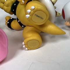 Nintendo JAKKS 2.5” Figure Set of 3 MARIO BROS BOWSER PRINCESS PEACH TOAD