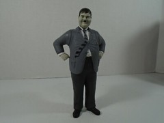 SD TOYS–LAUREL AND HARDY MOVIE ICONS–7″ OLIVER HARDY FIGURE (LOOK)