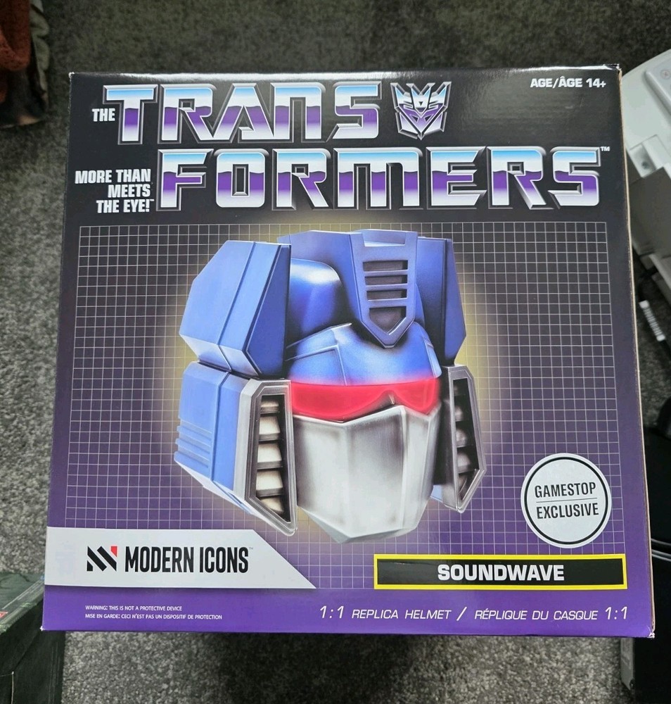 Hasbro – Modern Icons Transformers Soundwave 1:1 Replica Helmet Gamestop NIB