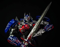 Unique Toys Deformable Last Knight OP Commander Prime UTR-02 9″ Action Figure