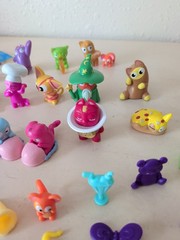 Big Lost Kitties Lot Of 16 Figures , Various Accessories, Sticker, & Flip books