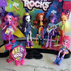 MLP My Little Pony Equestria Girls Rainbow Rocks Mane Event Stage With Dolls!