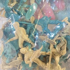 Classic Armour Combat Soldiers NWT Plastic Toy Army Men