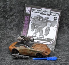 Custom Transformers Siege War for Cybertron netflix SPARKLESS BOT barricade