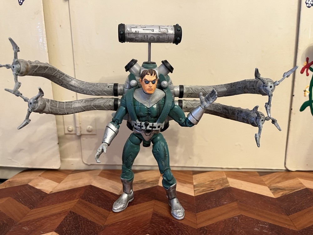 ToyBiz Spider-Man Classics WEB SPLASHER DOC OCK 6″ ULTIMATE Dr. Octopus