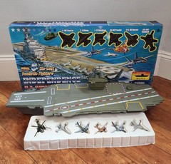1998 RedBox Toys Independence U.S Aircraft Carrier Ship 31″, W/ 6 Die Cast Plane