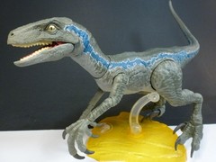 Jurassic Park World Amber Collection Blue Velociraptor Mattel
