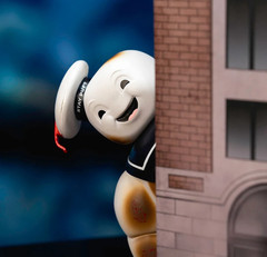 Ghostbusters Nano Scene w/ 1.65″ Ecto-1 and 6″ Stay Puft Marshmallow Man Diorama